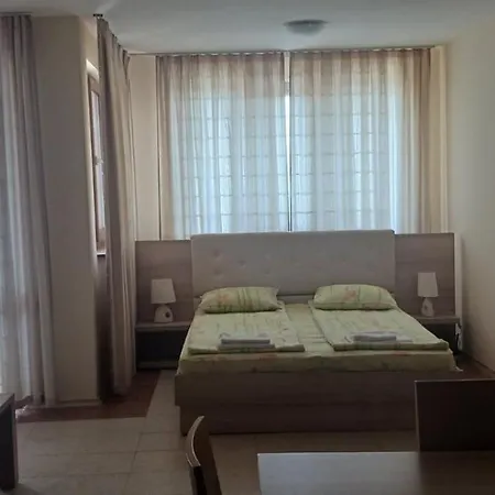 Byala Palace Apartment *