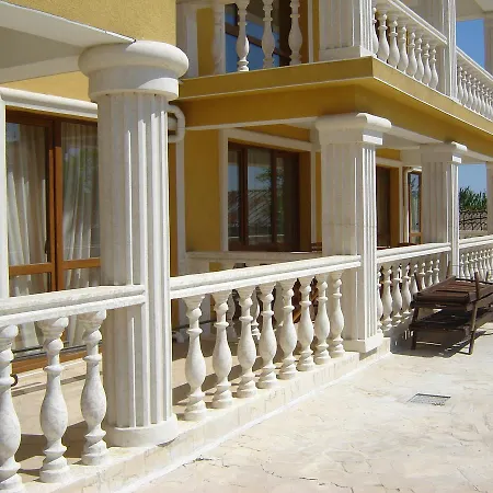 Byala Palace アパート ビャラ