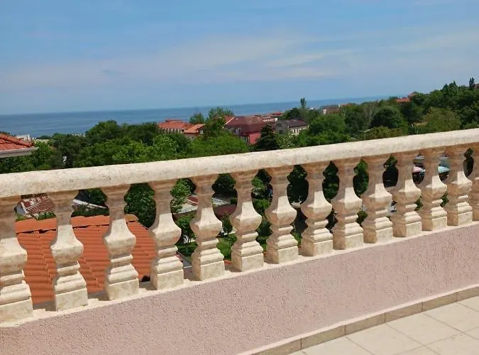 Byala Palace Apartment *