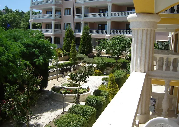 Byala Palace Apartment *